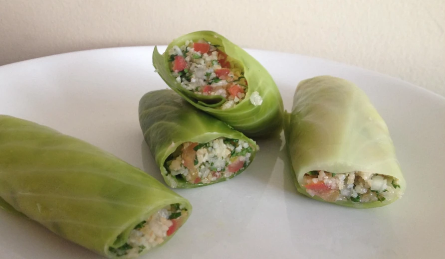 Wraps de col picúa rellenos de verduras o pollo
