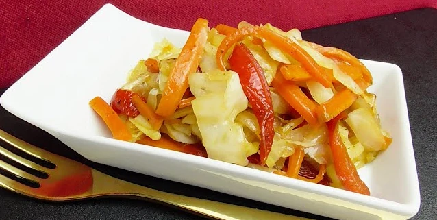 Col picúa salteada con ajo y verduras